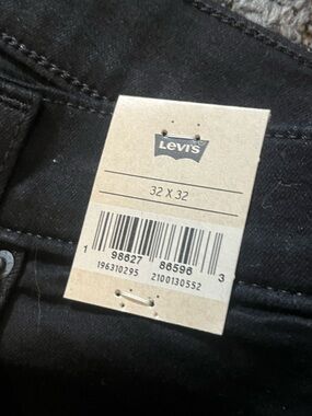 Men’s 32x32 Levi’s 314 Shaping Straight plus sized Woman’s jeans
